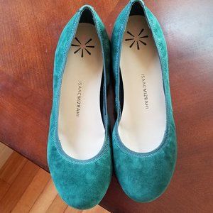 Issac Mizrahi Live Suede Flat
